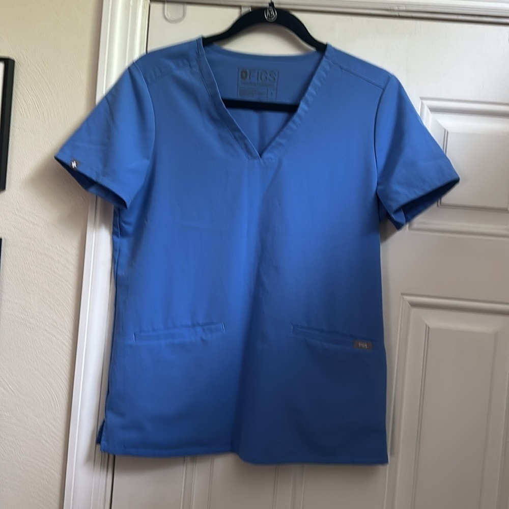 Figs Technical Collection Sky Blue Scrub Top and matching Bottoms